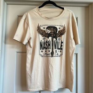 Nashville Short sleeve shirt size large-beige/cream color